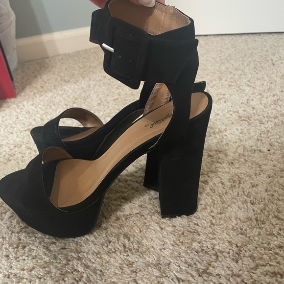 Lulu’s Platform Heels - Picture 3 of 5